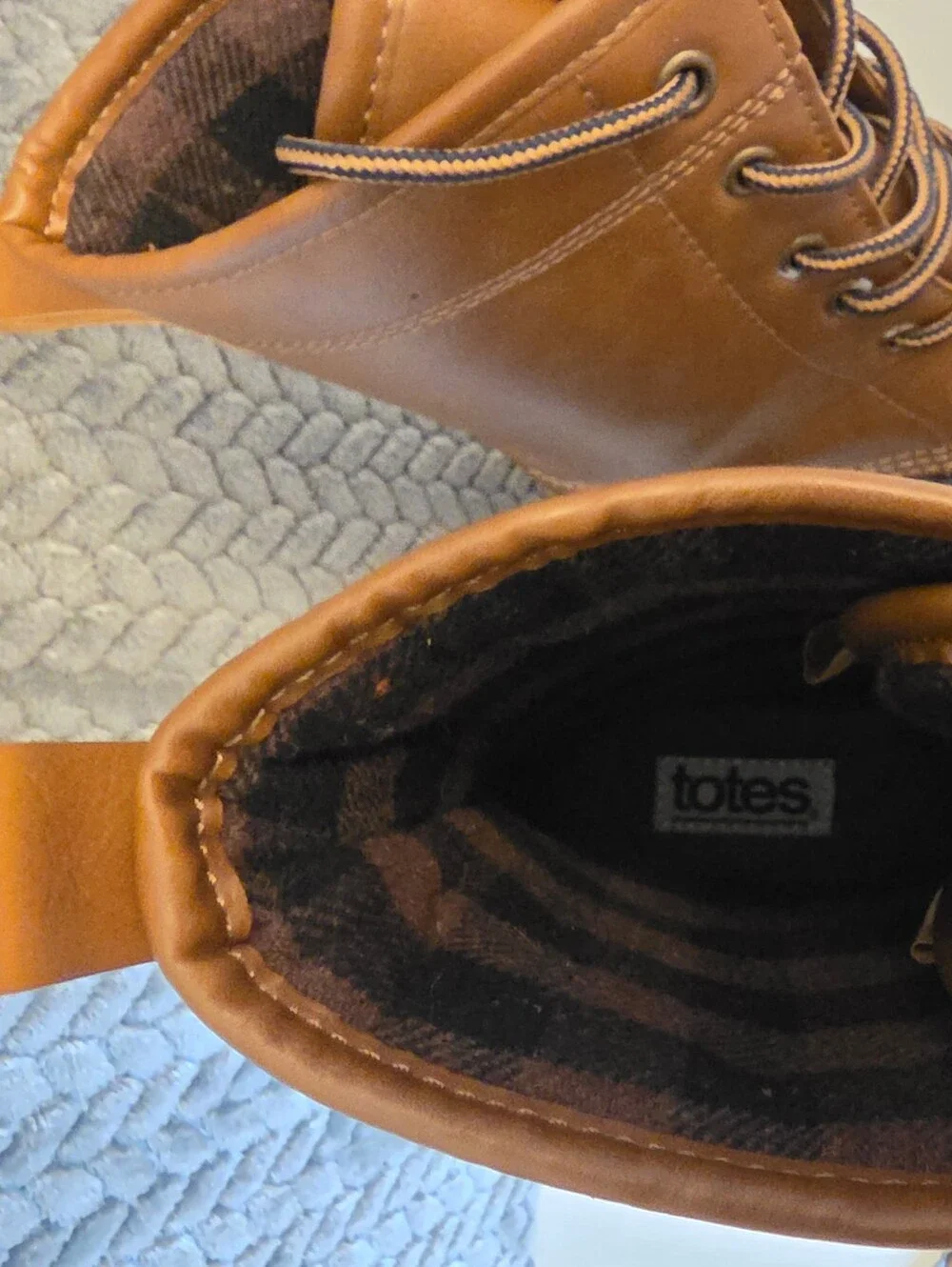 NWOT Totes Lace-Up Tan and Black Waterproof Winter Boots
